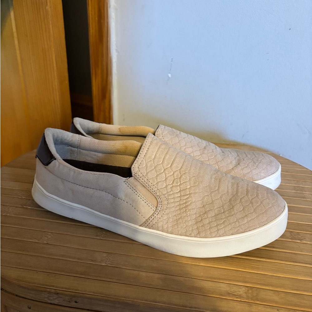 Dr. Scholl's Pink Flats with Slip-On Design and Rounded Toe